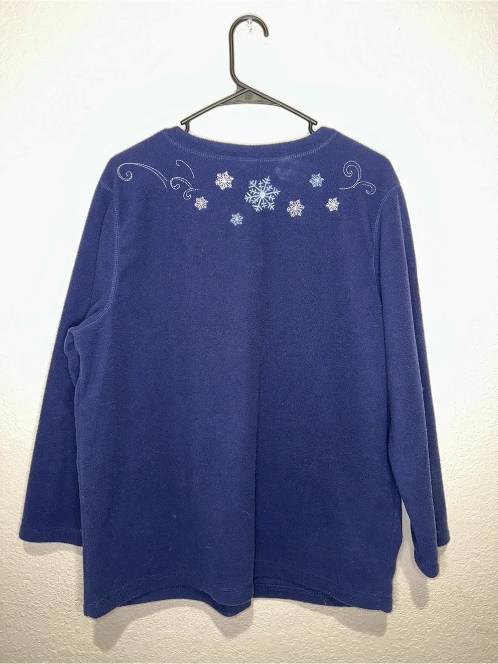Navy Size 14/16W Winter cardigan with Penguin & Igloo Motif. Snowflake Buttons